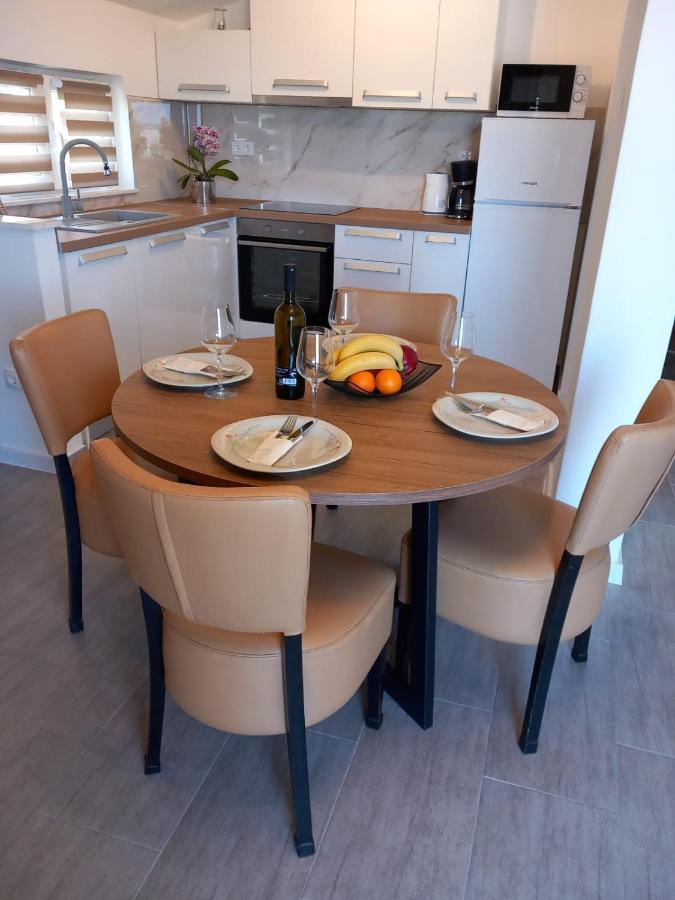 Apartmani Krpeta Pakostane Bagian luar foto
