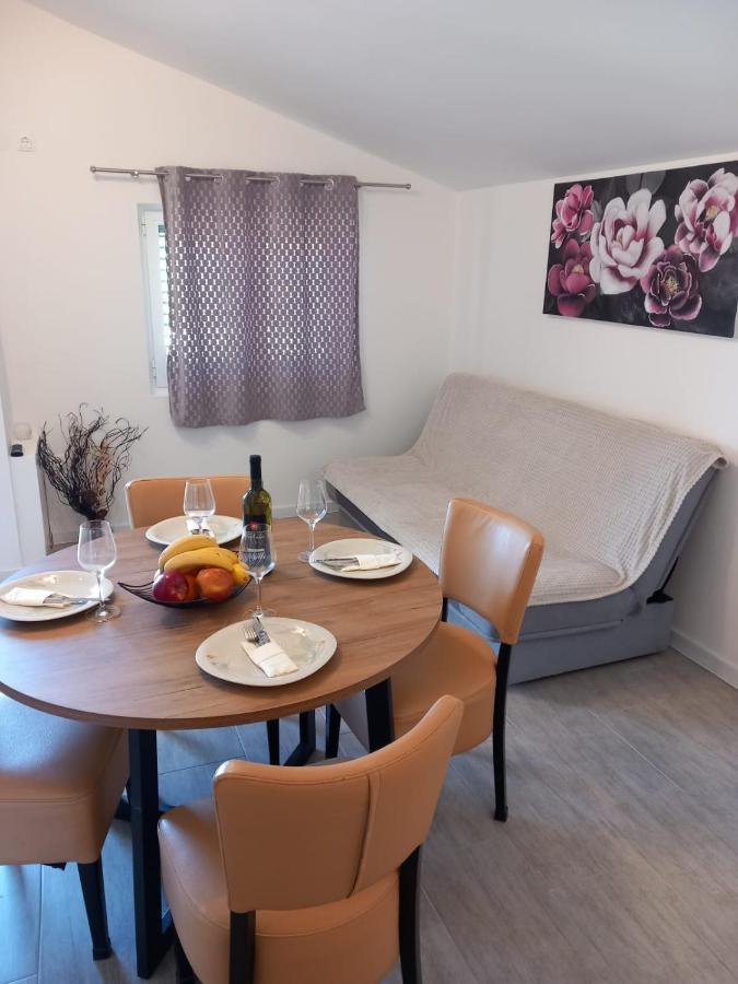 Apartmani Krpeta Pakostane Bagian luar foto