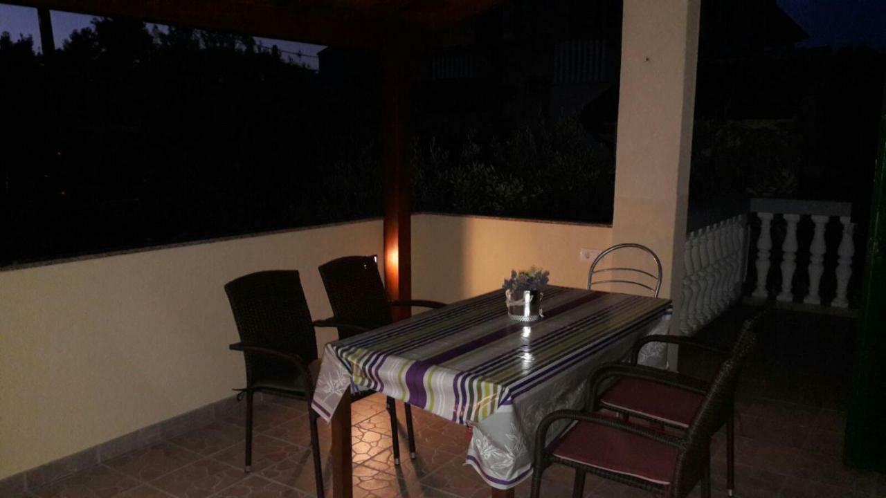 Apartmani Krpeta Pakostane Bagian luar foto